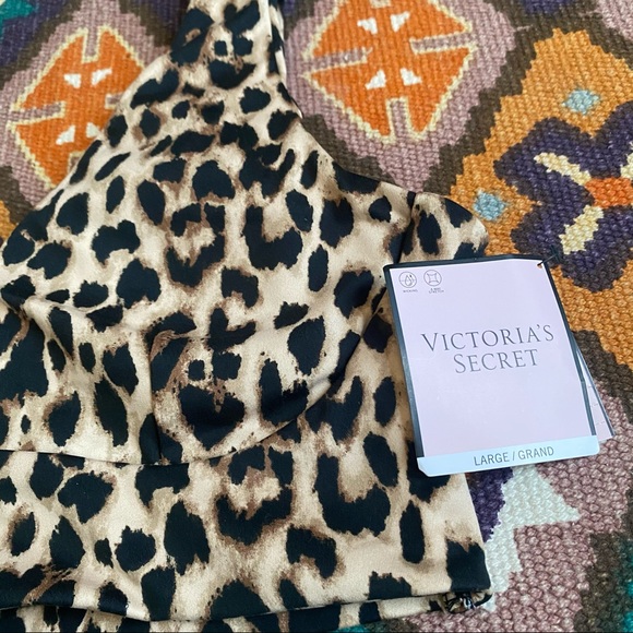 Victoria’s Secret Cheetah Minimum Support Bra w/ renovable pads Large BRAND NEW - Picture 2 of 9